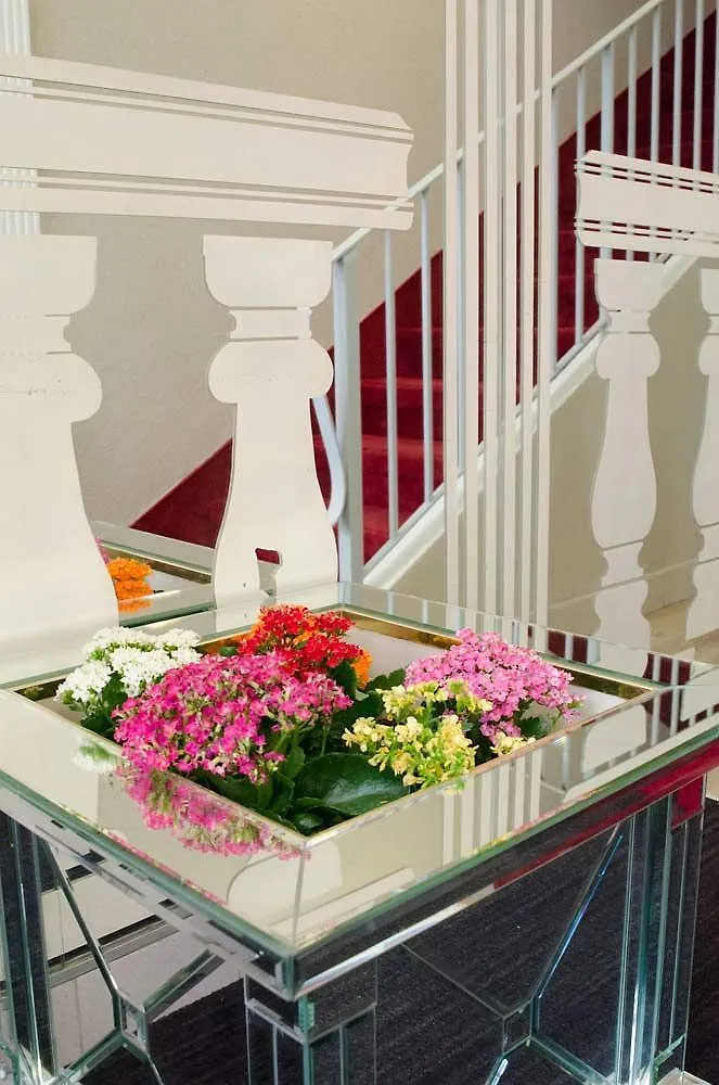 Hotel Carolina Cannes 2*,  Francia
